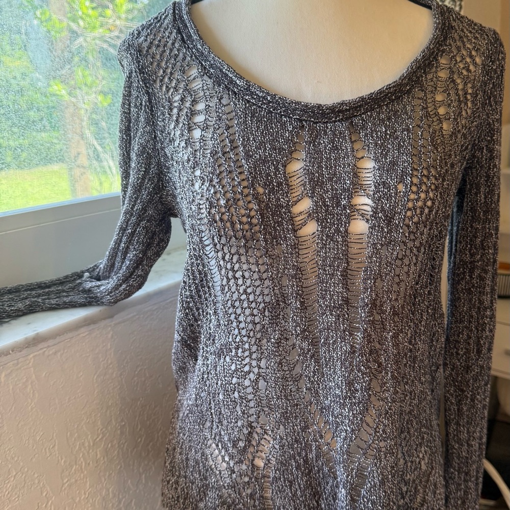 Simply Vera Vera Wang Silver and Cream Textured Knit sweater size Small
